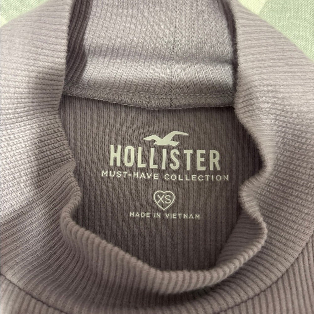 Hollister Purple Mockneck Long Sleeve Crop Top - Picture 2 of 6